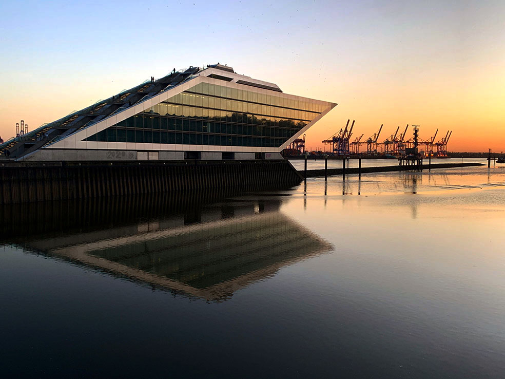 Dockland Hamburg bei Sonnenuntergang